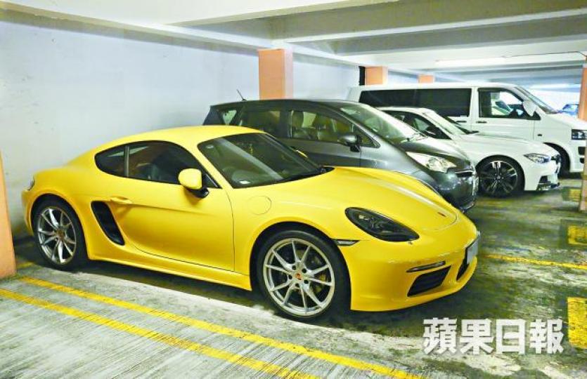 ■公屋富戶「潛藏」各屋邨,華富邨停車場有不少名車。李錦鏵攝 ■公屋富戶「潛藏」各屋邨,華富邨停車場有不少名車。李錦鏵攝