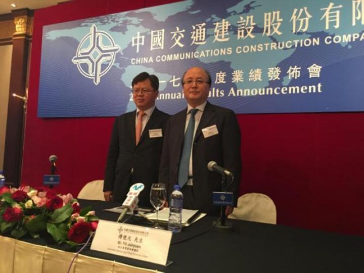■中交建財務總監傅俊元(右)表示,假若發生中美貿易戰,或對公司有正面影響。 ■中交建財務總監傅俊元(右)表示,假若發生中美貿易戰,或對公司有正面影響。