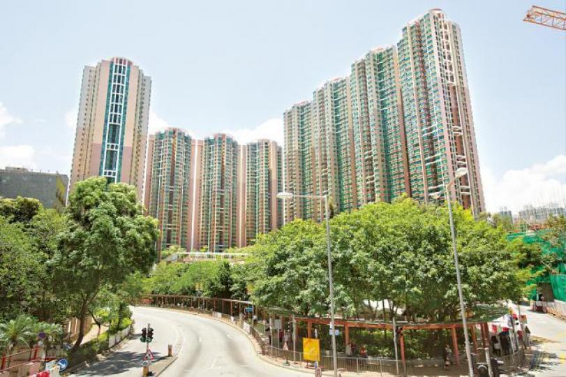 ■有本地80後買家獲父母資助下「Full pay」買入灝景灣樓王。資料圖片 ■有本地80後買家獲父母資助下「Full pay」買入灝景灣樓王。資料圖片