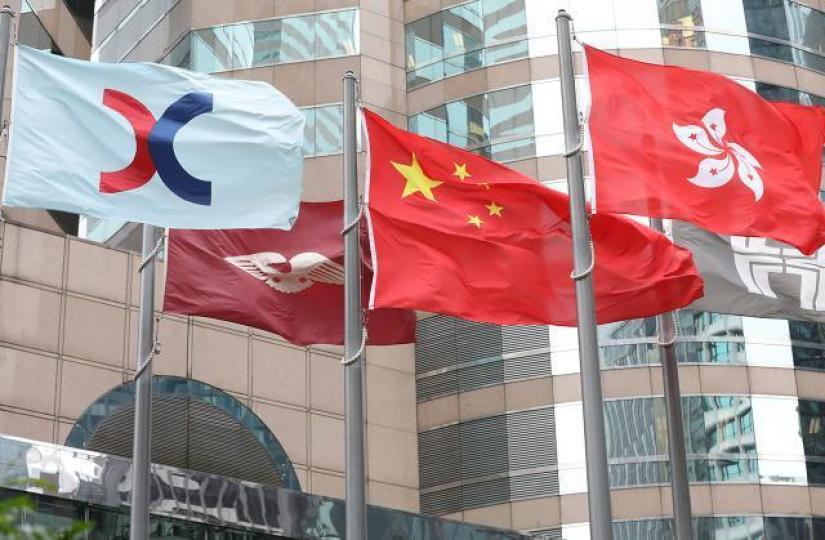 ■內地嚴打企業走資,本港一些上市公司怕外闖被抽秤,轉而購買理財產品,尋找高息回報。 資料圖片 ■內地嚴打企業走資,本港一些上市公司怕外闖被抽秤,轉而購買理財產品,尋找高息回報。 資料圖片