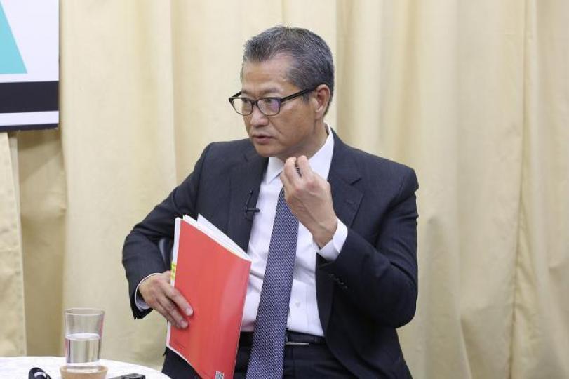 ■陳茂波提出空置稅的原則,的確可以減低發展商「揸貨」的空間,惟這方案知易行難。 資料圖片 ■陳茂波提出空置稅的原則,的確可以減低發展商「揸貨」的空間,惟這方案知易行難。 資料圖片