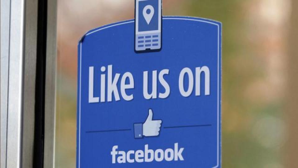 ■當消費者願意在你的店面打卡,他們的朋友在facebook上見到,就有興趣click進你店的facebook專頁去看。資料圖片 ■當消費者願意在你的店面打卡,他們的朋友在facebook上見到,就有興趣click進你店的facebook專頁去看。資料圖片