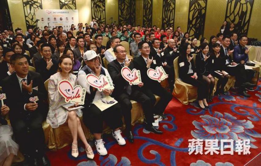 ■香港神秘顧客協會去年派出2,000多名神秘顧客對全港30多個行業進行逾三萬次探訪和評分,電訊業的微笑得分最高,而運輸及交通服務的微笑得分最低。江俊豪攝 ■香港神秘顧客協會去年派出2,000多名神秘顧客對全港30多個行業進行逾三萬次探訪和評分,電訊業的微笑得分最高,而運輸及交通服務的微笑得分最低。江俊豪攝
