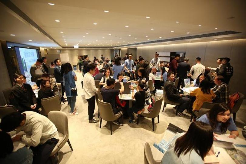 ■正如一眾財金官員所指,現時樓市已超乎一般人可以負擔能力之內。資料圖片 ■正如一眾財金官員所指,現時樓市已超乎一般人可以負擔能力之內。資料圖片