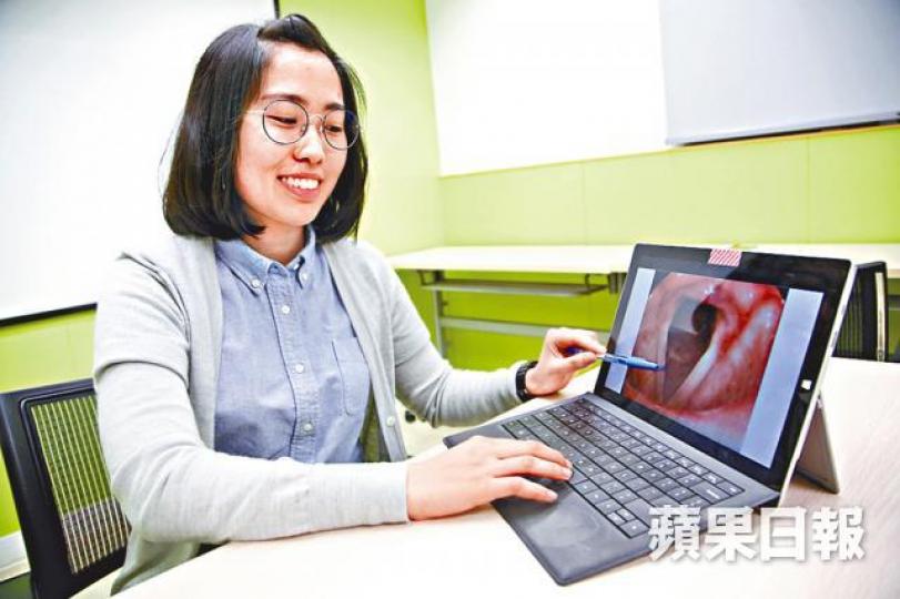 ■言語治療師胡欣彤指,可透過聲音分析軟件評估聲線狀況。袁志中攝 ■言語治療師胡欣彤指,可透過聲音分析軟件評估聲線狀況。袁志中攝