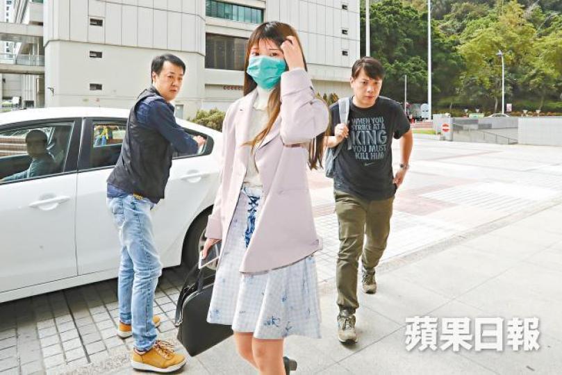 ■小草何菱瑜昨稱自己沒有參與殺人過程。死者張萬里 ■小草何菱瑜昨稱自己沒有參與殺人過程。死者張萬里