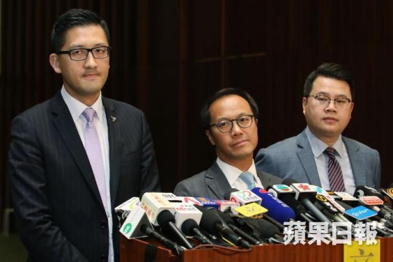 ■林卓廷(左)稱正研究其他捐款方式。李家皓攝 ■林卓廷(左)稱正研究其他捐款方式。李家皓攝