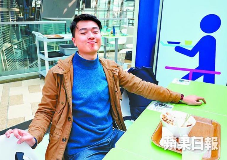 ■食客鄭先生指數碼港餐廳售價貴,款式少。■歐先生表示,美食廣場最旺時曾坐滿全場。 ■食客鄭先生指數碼港餐廳售價貴,款式少。■歐先生表示,美食廣場最旺時曾坐滿全場。