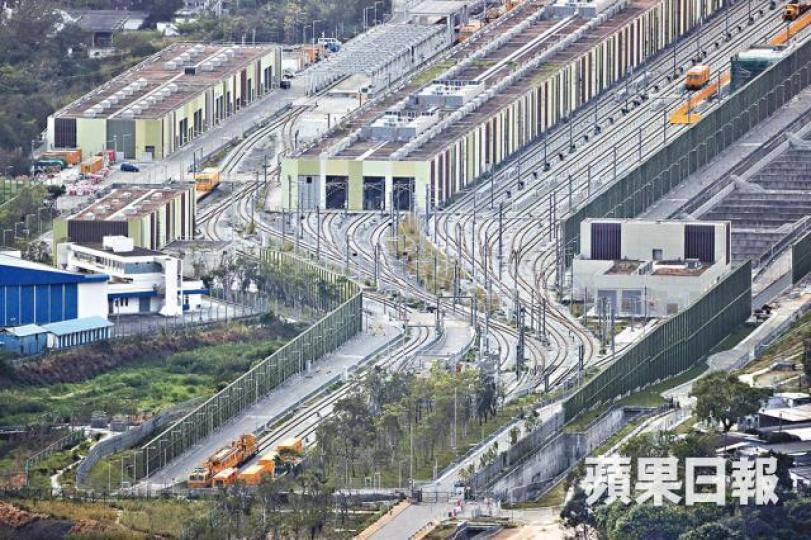 ■石崗車廠早前有高鐵出軌,昨恢復試運。許頌明攝 ■石崗車廠早前有高鐵出軌,昨恢復試運。許頌明攝