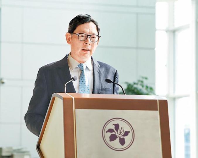 ■金管局大手承接港元沽盤;圖為金管局總裁陳德霖。資料圖片 ■金管局大手承接港元沽盤;圖為金管局總裁陳德霖。資料圖片