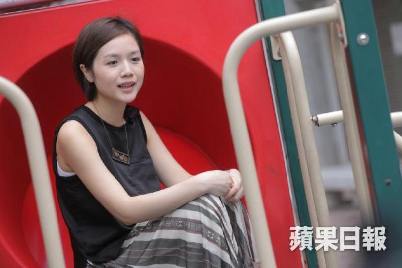 ■陳嘉秀創作水墨畫已逾10年,希望透過《色色山水》引導港人探討性事。王心義攝 ■陳嘉秀創作水墨畫已逾10年,希望透過《色色山水》引導港人探討性事。王心義攝