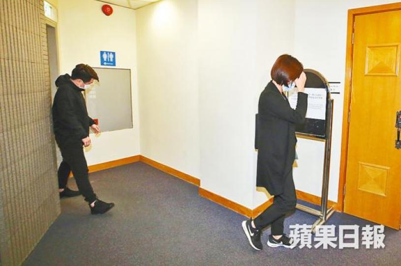■男嬰父母昨到場聽審,但拒回應判決。黃耀興攝 ■男嬰父母昨到場聽審,但拒回應判決。黃耀興攝
