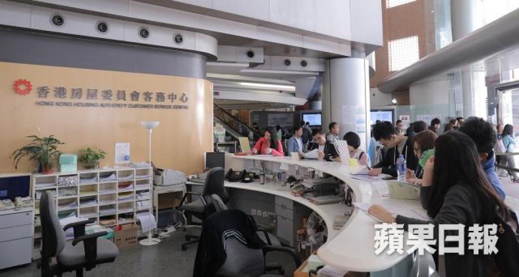 ■新居屋上周推出市場,超額認購32倍,無形中吸盡市場購買力。 資料圖片 ■新居屋上周推出市場,超額認購32倍,無形中吸盡市場購買力。 資料圖片