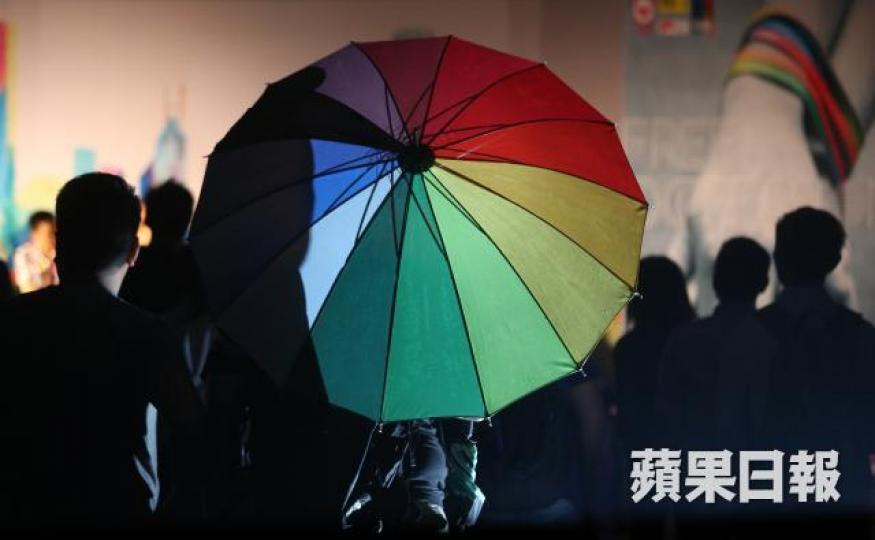 ■跨性別人士大多不會只在外表上作變性打扮,接受性別重置手術才是令他們重獲真本「性」的途徑;圖為早年國際不再恐同、恐跨性別日燭光晚會。資料圖片 ■跨性別人士大多不會只在外表上作變性打扮,接受性別重置手術才是令他們重獲真本「性」的途徑;圖為早年國際不再恐同、恐跨性別日燭光晚會。資料圖片