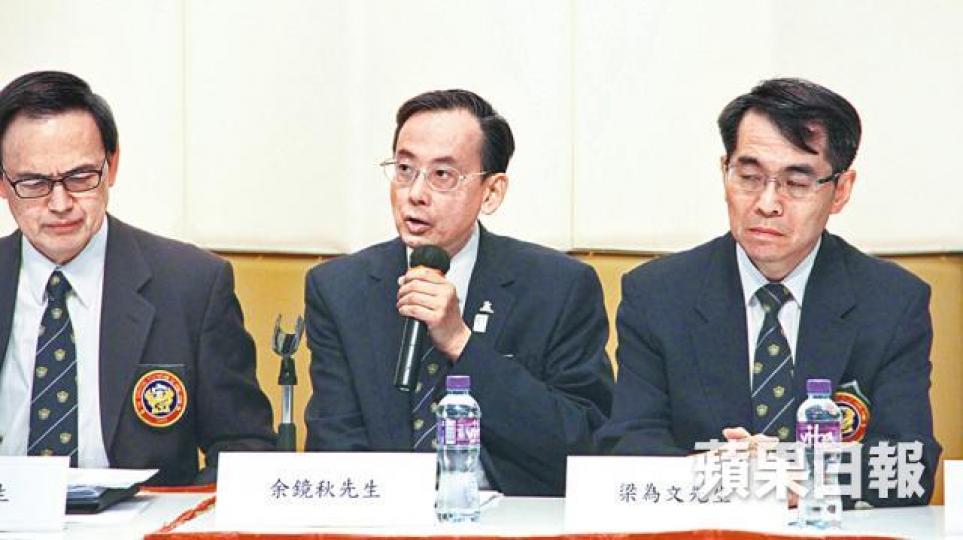 ■余鏡秋(中)及梁為文(右)是被指操控空總的五人幫成員;左為發言人蔣任宏。周子惇攝 ■余鏡秋(中)及梁為文(右)是被指操控空總的五人幫成員;左為發言人蔣任宏。周子惇攝