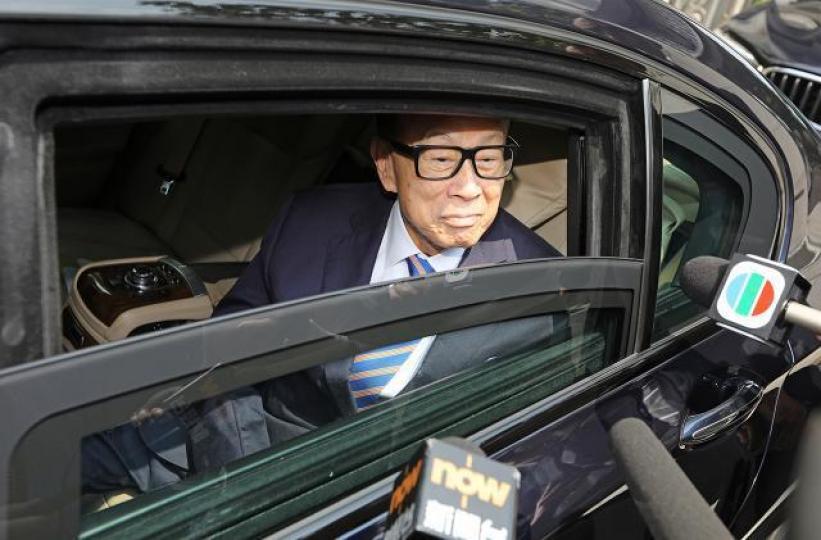 ■上個月李嘉誠宣佈退休，長和與長實股價反覆下跌。資料圖片