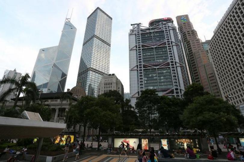 ■外國資金進入本港後總有離開嘅一日,問題只係步伐快慢及是否有序。資料圖片 ■外國資金進入本港後總有離開嘅一日,問題只係步伐快慢及是否有序。資料圖片