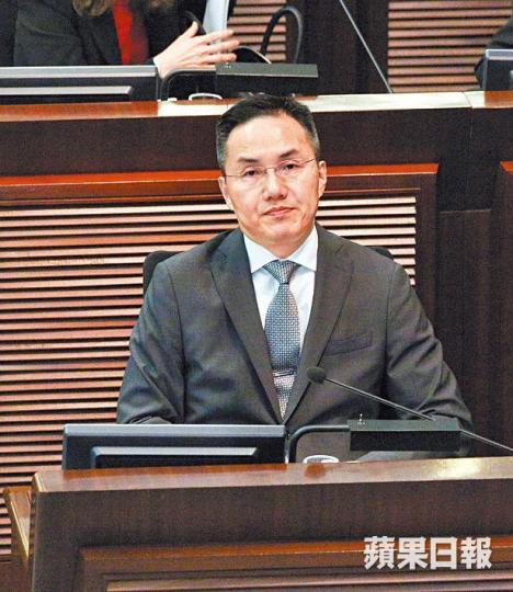 ■政制局常秘鄧忍光指選舉主任有權決定諮詢提顧會意見。 ■政制局常秘鄧忍光指選舉主任有權決定諮詢提顧會意見。