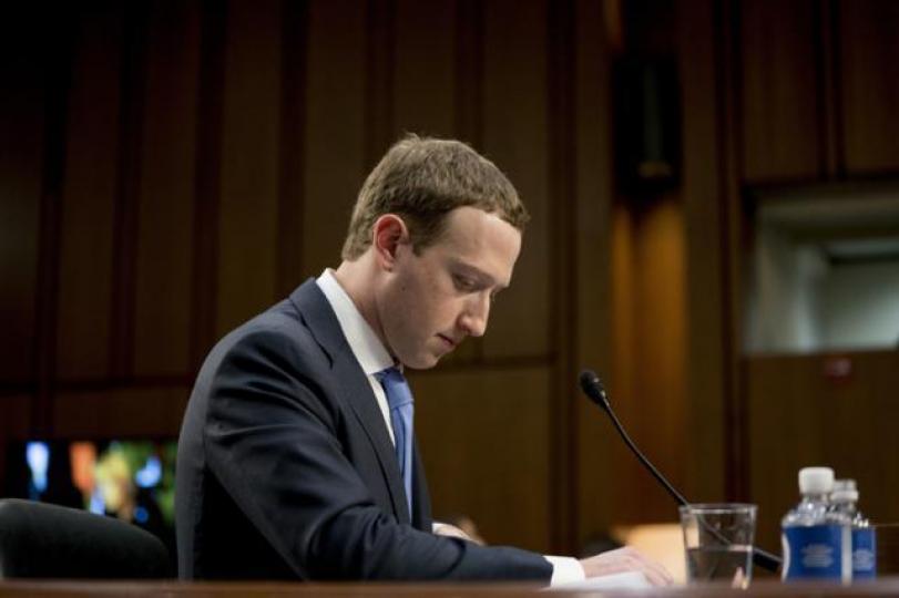 ■Mark Zuckerberg出席白宮聽證會,其中一個焦點是facebook如何追蹤及記錄網上行蹤的問題。資料圖片 ■Mark Zuckerberg出席白宮聽證會,其中一個焦點是facebook如何追蹤及記錄網上行蹤的問題。資料圖片