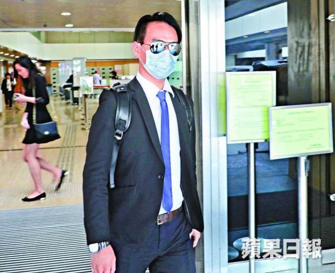 ■證人唐景成曾助被告打印入台證,因而一度被懷疑有份殺人被捕。夏家朗攝■首被告曾祥欣被指多次問友人借錢。 ■證人唐景成曾助被告打印入台證,因而一度被懷疑有份殺人被捕。夏家朗攝■首被告曾祥欣被指多次問友人借錢。