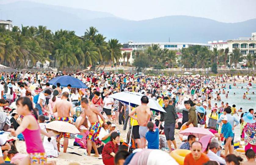 ■海南是內地唯一的熱帶海島省分,去年接待6,700萬人次中外遊客。 ■海南是內地唯一的熱帶海島省分,去年接待6,700萬人次中外遊客。