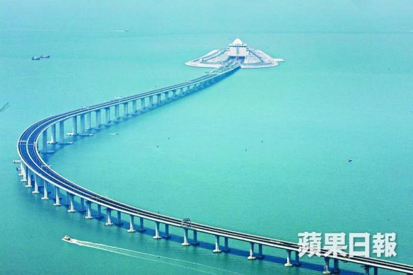 ■有議員指港珠澳橋維修費相對其他基建屬過高。 ■有議員指港珠澳橋維修費相對其他基建屬過高。