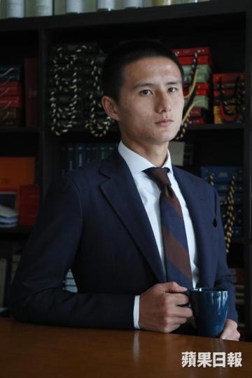 ■黃威接受辯方盤問時卻忘記證供,9次要求翻看其書面供詞,始能回答問題。資料圖片 ■黃威接受辯方盤問時卻忘記證供,9次要求翻看其書面供詞,始能回答問題。資料圖片