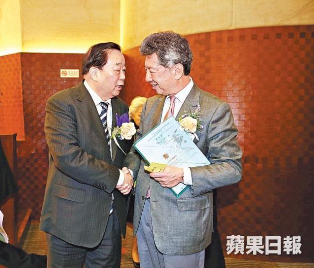 ■喬曉陽(左)與湯家驊昨日出席基本法研討會。 ■喬曉陽(左)與湯家驊昨日出席基本法研討會。