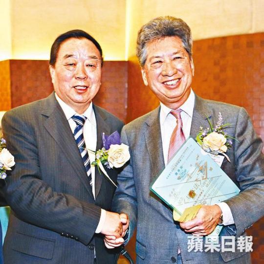 ■喬曉陽(左)日前炮轟港獨違憲,湯家驊(右)昨稱言論不強硬。資料圖片 ■喬曉陽(左)日前炮轟港獨違憲,湯家驊(右)昨稱言論不強硬。資料圖片