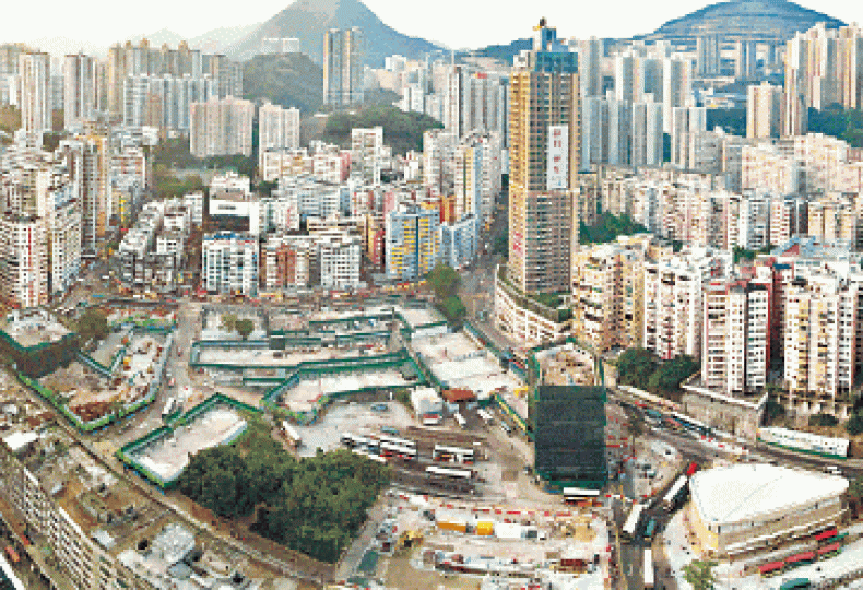 ■觀塘市中心搭建物佔用問題仍未解決。資料圖片 ■觀塘市中心搭建物佔用問題仍未解決。資料圖片