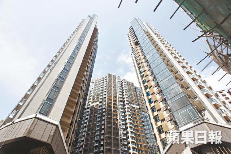 ■北角繼園街柏蔚山昨上載售樓書到項目網站。方家遠攝 ■北角繼園街柏蔚山昨上載售樓書到項目網站。方家遠攝