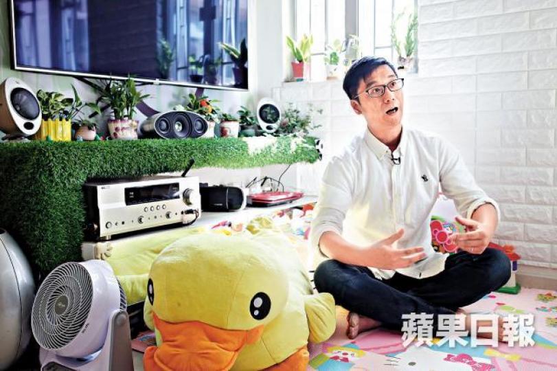 ■Alex指3年前將家居打造成智能家居，每月電費節省100元。何柏佳攝