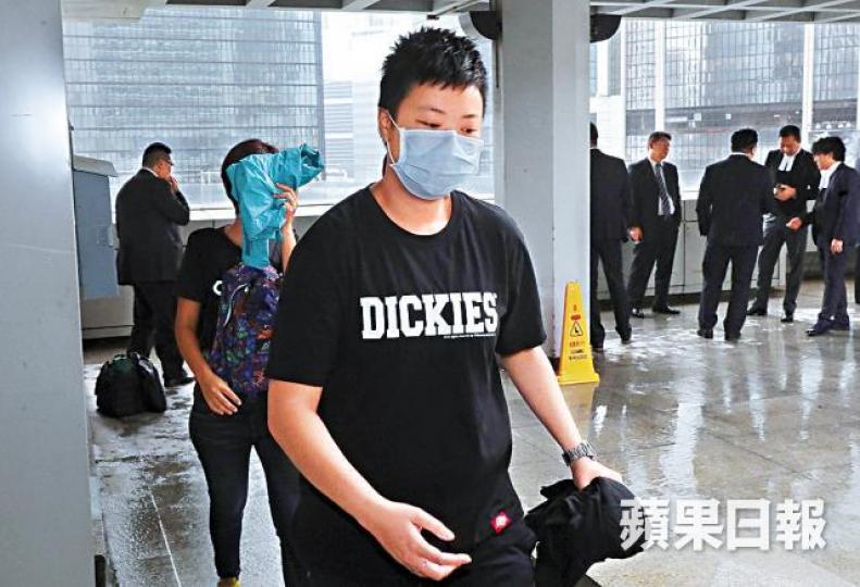 ■被告女性好友曾善賢昨出庭頂證對方。朱永倫攝 ■被告女性好友曾善賢昨出庭頂證對方。朱永倫攝