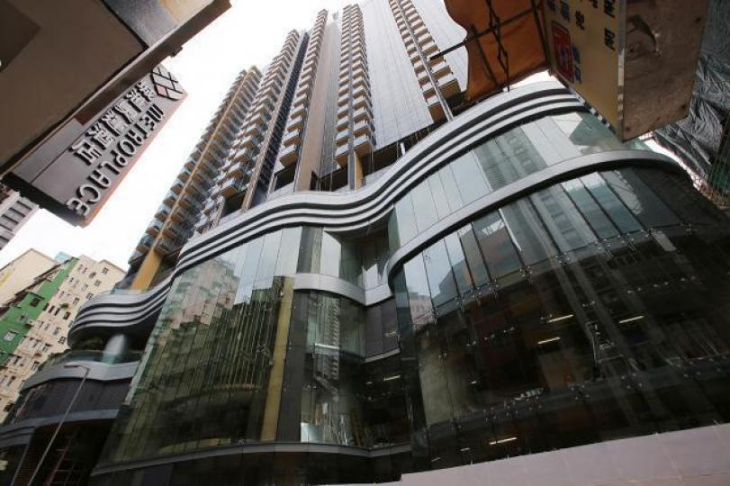 ■一些新樓盤的設計,令業主換冷氣機時困難重重,兼涉及巨額開支。資料圖片 ■一些新樓盤的設計,令業主換冷氣機時困難重重,兼涉及巨額開支。資料圖片