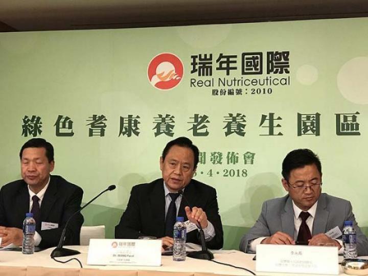 ■瑞年主席王福才(中)表示,養老養生園項目料至少5年時間落成。 ■瑞年主席王福才(中)表示,養老養生園項目料至少5年時間落成。