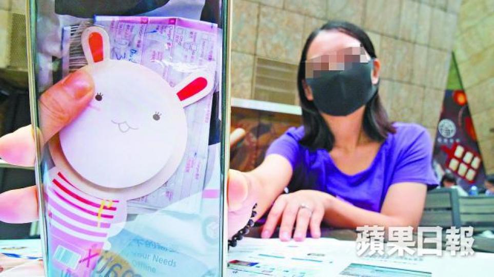 ■劉小姐稱以3,000元買10條煙彈,但收到的卻是一叠memo紙。麥超億攝 ■劉小姐稱以3,000元買10條煙彈,但收到的卻是一叠memo紙。麥超億攝