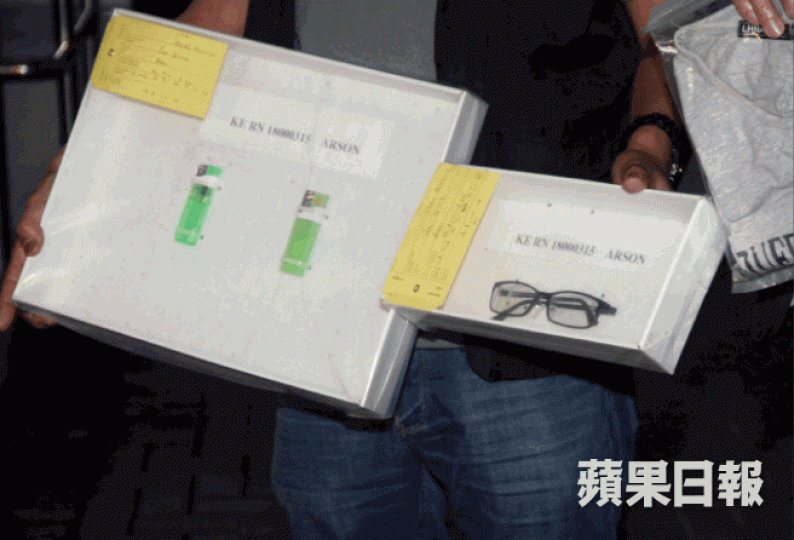 ■警方昨晨於疑犯寓所樓下將他拘捕,並在他寓所搜出打火機、眼鏡等證物。 ■警方昨晨於疑犯寓所樓下將他拘捕,並在他寓所搜出打火機、眼鏡等證物。