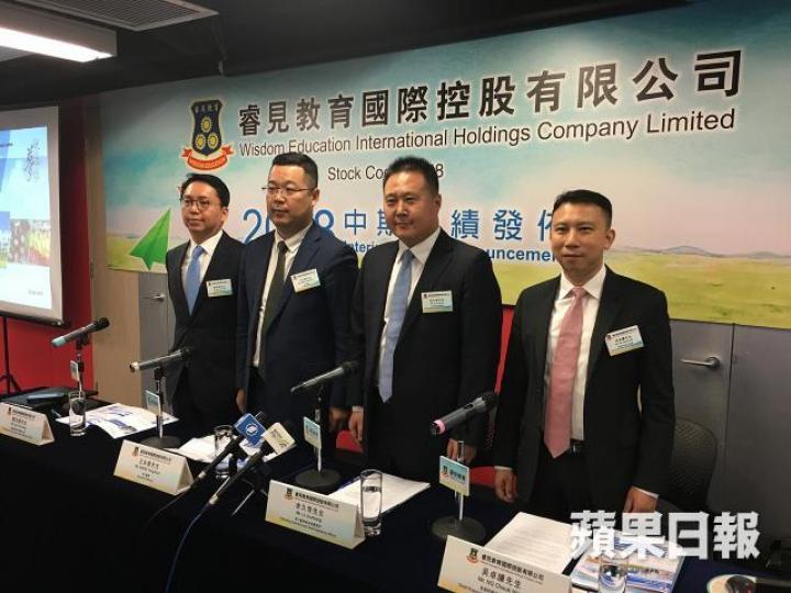 ■睿見首席運營官李久常(右二)指,集團會繼續物色優質學校進行收購。 ■睿見首席運營官李久常(右二)指,集團會繼續物色優質學校進行收購。