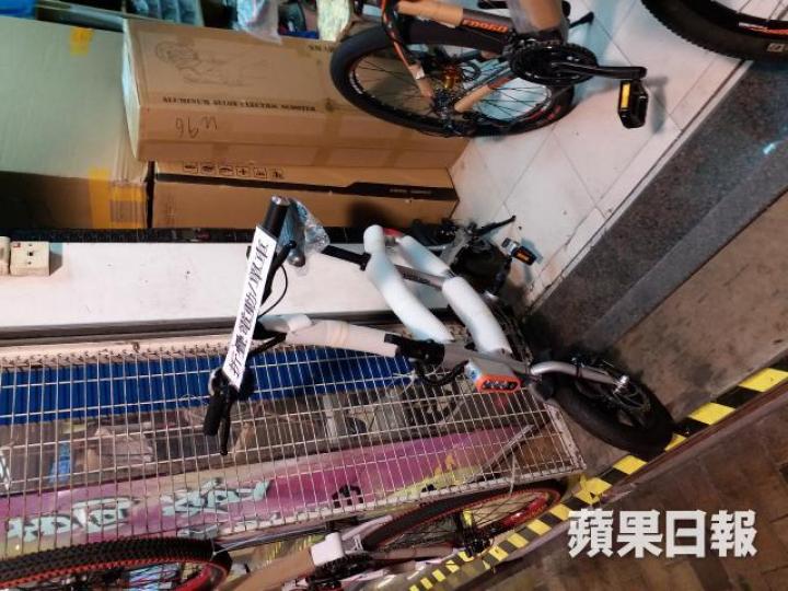 ■深水埗亦有店舖售賣電動單車。 ■深水埗亦有店舖售賣電動單車。
