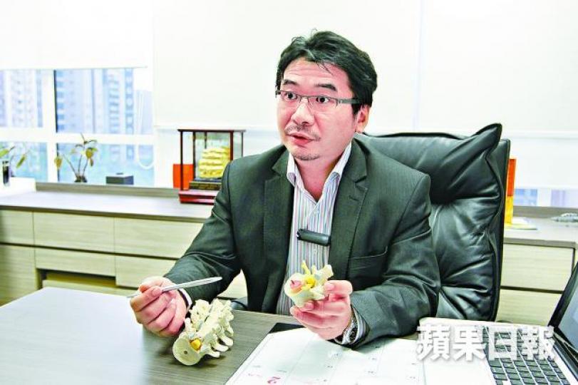 ■骨科專科醫生張啟然指,「換骹」是治療膝關節退化的最終方案。資料圖片 ■骨科專科醫生張啟然指,「換骹」是治療膝關節退化的最終方案。資料圖片