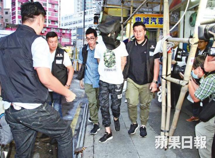 ■被捕25歲男子兩日內五度行劫及企圖行劫鳳姐。 ■被捕25歲男子兩日內五度行劫及企圖行劫鳳姐。