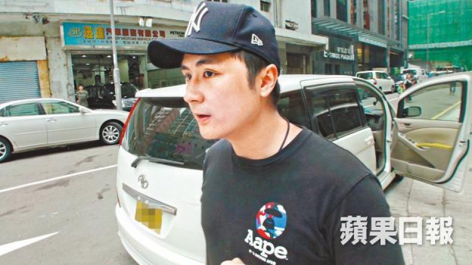 ■發生車禍後,李泳豪在現場等候警方調查。鄭大康攝 ■發生車禍後,李泳豪在現場等候警方調查。鄭大康攝
