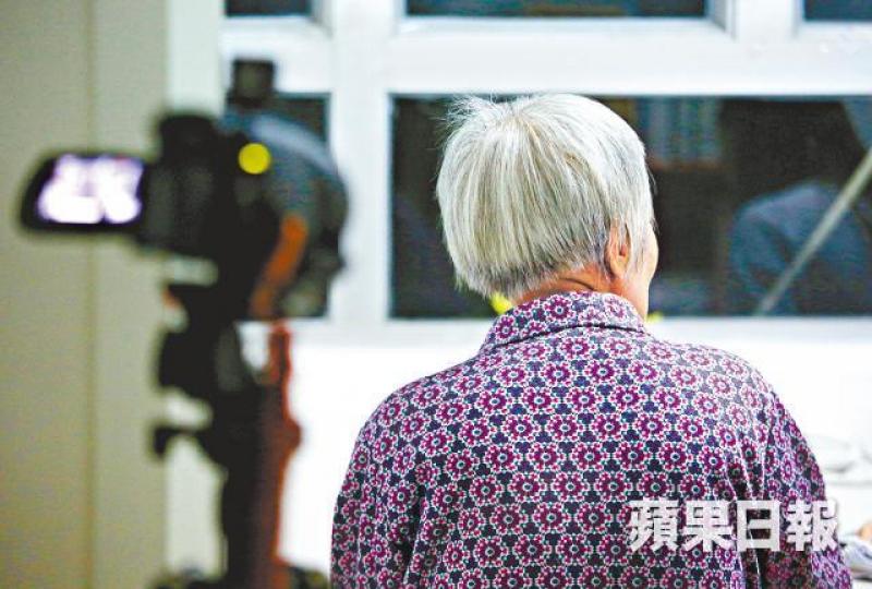 ■玲姐稱不捨得花錢乘車,寧願每日步行20分鐘上班。 ■玲姐稱不捨得花錢乘車,寧願每日步行20分鐘上班。