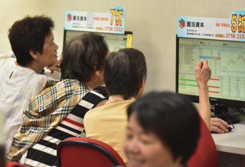 ■每個投資者都希望做到「低買高賣」,但實際操作上往往未如人意。資料圖片 ■每個投資者都希望做到「低買高賣」,但實際操作上往往未如人意。資料圖片