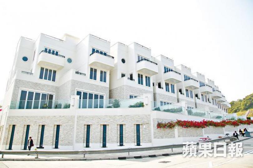 ■澐瀚昨上載首張價單,涉30個單位。■澐瀚1座3樓A室的示範單位,實用面積1,614方呎,4房雙套間隔。資料圖片 ■澐瀚昨上載首張價單,涉30個單位。■澐瀚1座3樓A室的示範單位,實用面積1,614方呎,4房雙套間隔。資料圖片