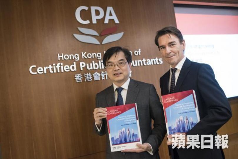 ■會計師公會總裁丁偉銓(左)及港大亞洲國際金融法研究院教授莊世礽。方家遠攝 ■會計師公會總裁丁偉銓(左)及港大亞洲國際金融法研究院教授莊世礽。方家遠攝