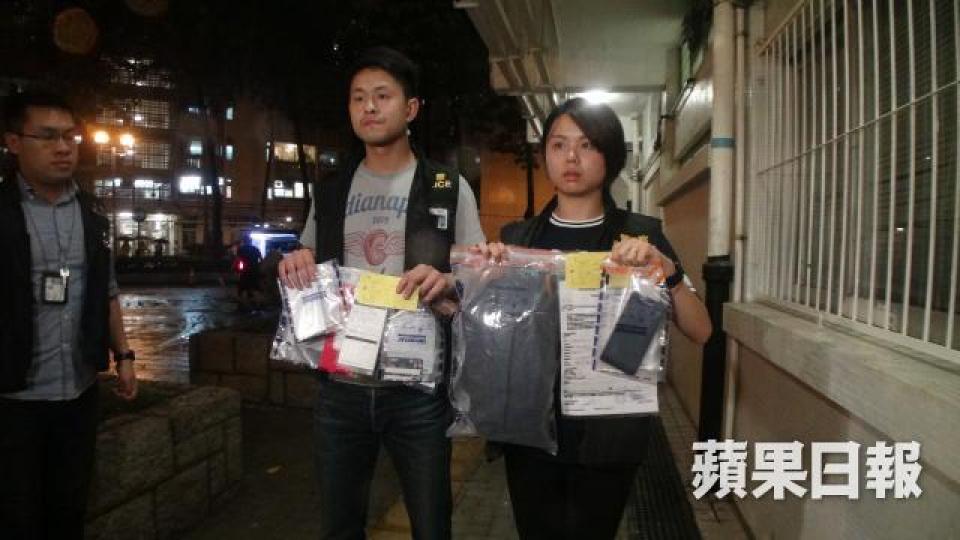 ■警方展示搜獲的證物。馬耀文攝 ■警方展示搜獲的證物。馬耀文攝