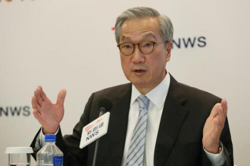 ■曾蔭培每朝早都會做柔軟體操，再加幾十下掌上壓，難怪又弗又精靈。資料圖片