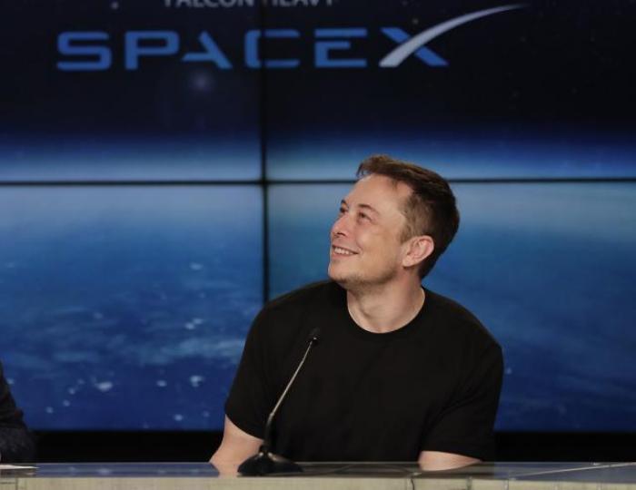 ■Elon Musk未來10年如可把上市公司的市值推高至6,500億美元,將會獲500億美元「獎金」。資料圖片 ■Elon Musk未來10年如可把上市公司的市值推高至6,500億美元,將會獲500億美元「獎金」。資料圖片