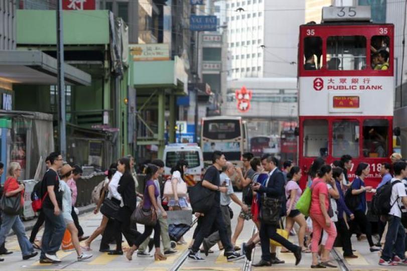 ■香港某些行業嚴重超時工作，很易把身體透支，要認真重新檢討及調整一下工作和生活規律。資料圖片